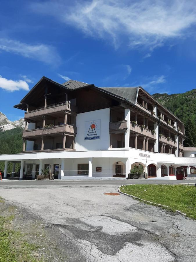 Hotel Berghof Sonnenalpe Nassfeld Exteriör bild